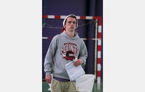 Je crois qu'il a perdu un papier ...
